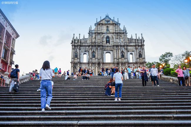 澳门是中国著名的旅游城市之一，以其独特的文化魅力、历史底蕴和现代化的城市风貌吸引着众多游客和投资者。随着时代的发展，博彩业在澳门逐渐崭露头角，成为该城市的重要产业之一。本文将围绕关键词澳门博彩业、天天开好彩、正版优势评测、商策释义解释落实展开论述，探讨澳门博彩业的发展现状及未来趋势。